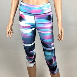Express EXPcore Multicolored Capri leggings size XS